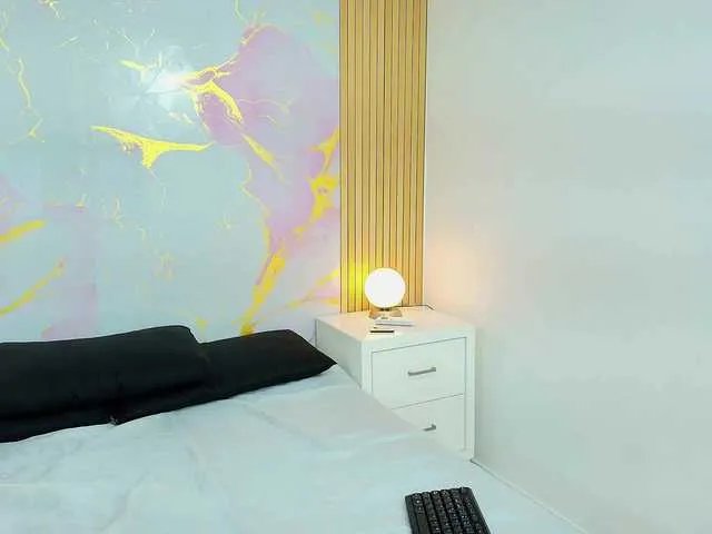 MelaniePatton — WHIPPING AND BOUNCING YOUR FAVORITE CHOCOLATE IS BACK  @total --countdown: @sofar already collected, @remain remaining to start the show!" TWERK STRONG WHIT OIL 