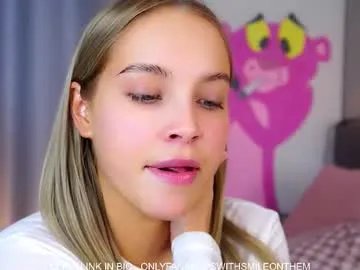 lipswithsmileonthem on Chaturbate