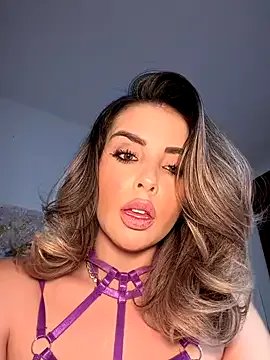 Alirawrz on StripChat