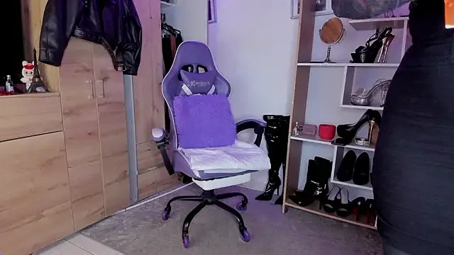 angelica_sparks — Open legs wide