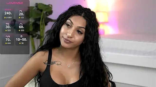 EmaHallee on StripChat