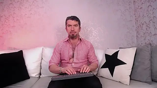 JuanKFit_45 on StripChat