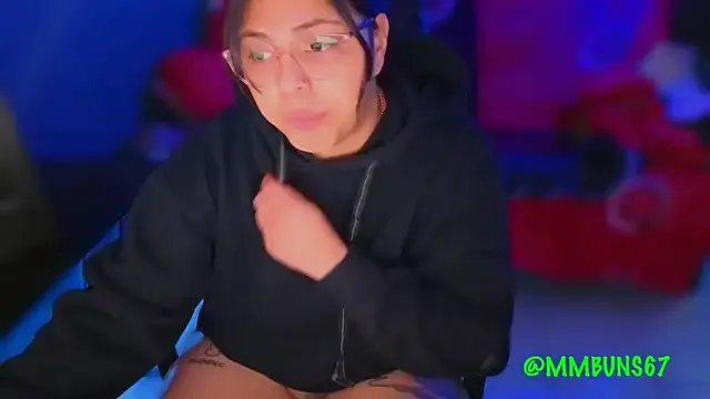 miacanela_xo on StripChat