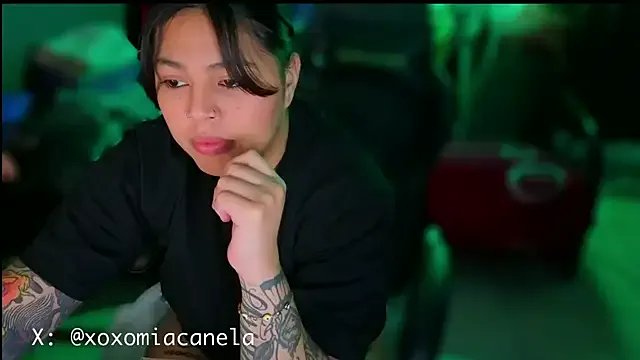 miacanela_xo on StripChat