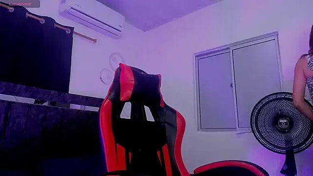 Nicol_TransGirl on StripChat