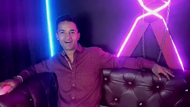 Nikki_and_Mayk on StripChat