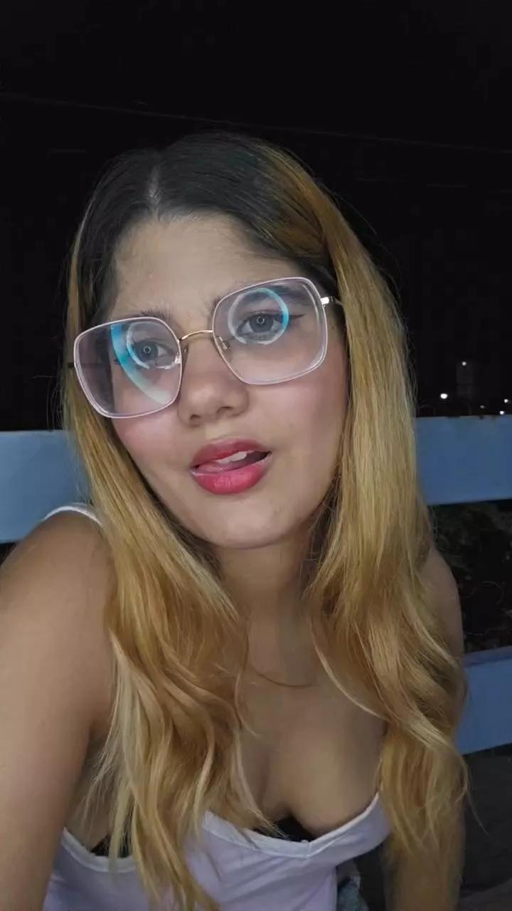 Photos of AliceP0 from Cam4 is Freechat