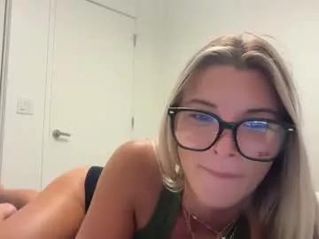 rosiecheeksxoxo from Chaturbate is Freechat