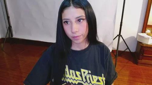 darkmoonn from Cherry is Freechat