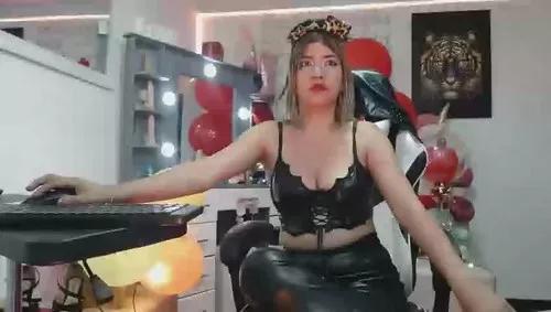Check-out our cam rooms range and converse on a personal level with our delicious livecams streamers, showing off their spicy curves and toys.