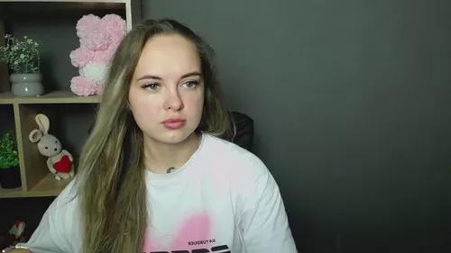 khaleesimoon from Cherry is Freechat