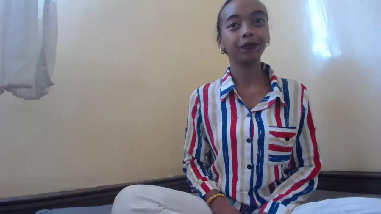 littlelunah06 from Cherry is Freechat