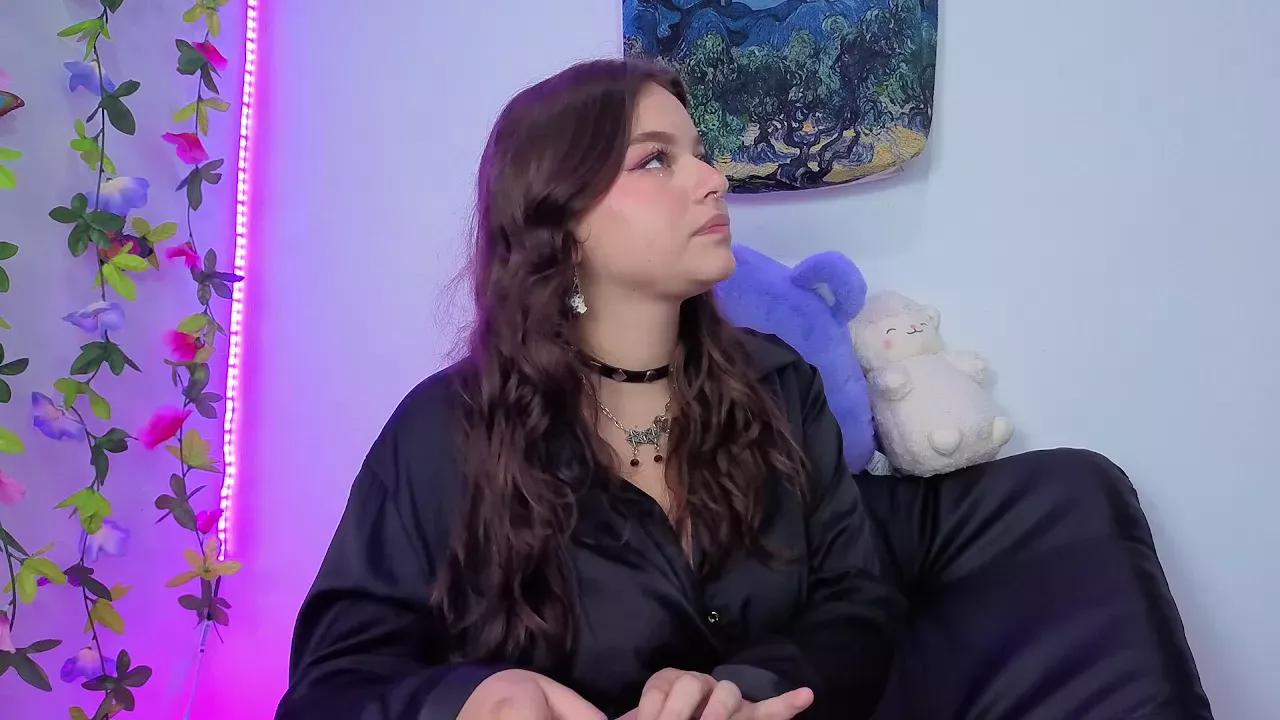 luciegrey from Cherry is Freechat