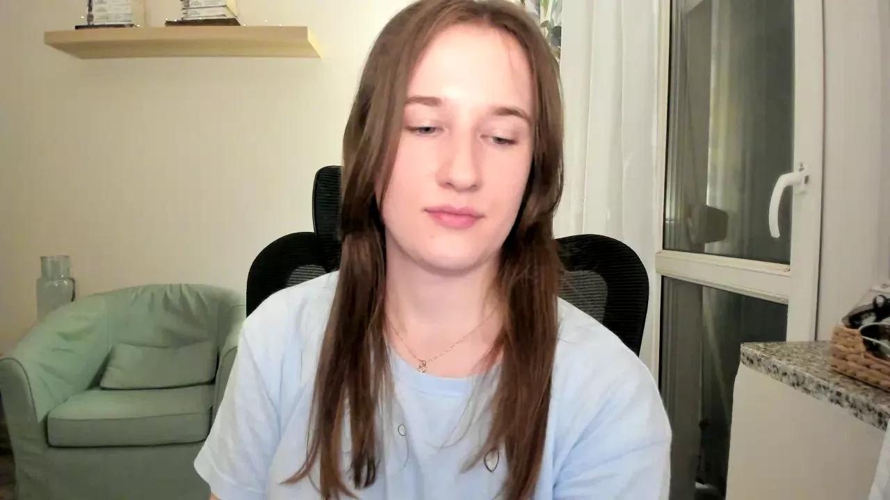oliviaa19 from Cherry is Freechat