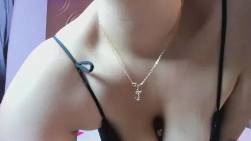 valeriaa19 from Cherry is Freechat