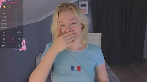 violetwillis from Cherry is Freechat
