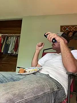 32XRedBeard from StripChat is Freechat