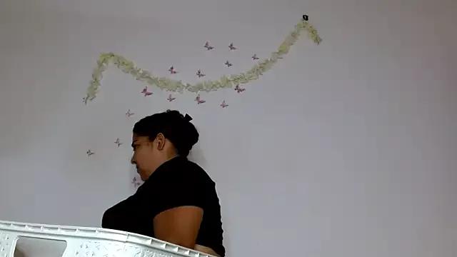 69smallstar from StripChat is Freechat