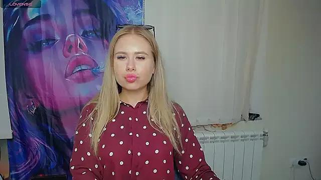 _AlenaTiipls_ from StripChat is Freechat