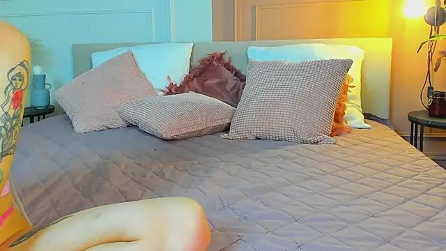Check-out our cam rooms range and converse on a personal level with our delicious livecams streamers, showing off their spicy curves and toys.