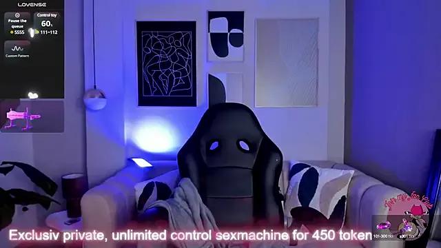 Check-out our cam rooms range and converse on a personal level with our delicious livecams streamers, showing off their spicy curves and toys.