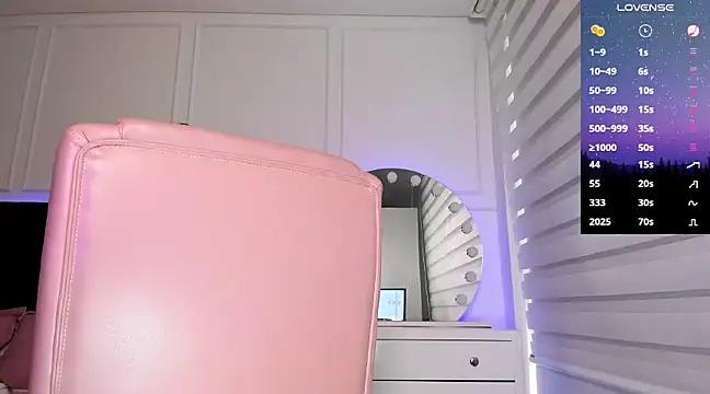 Check-out our cam rooms range and converse on a personal level with our delicious livecams streamers, showing off their spicy curves and toys.