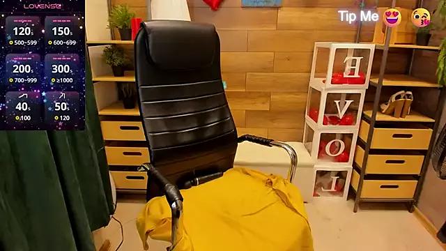 Check-out our cam rooms range and converse on a personal level with our delicious livecams streamers, showing off their spicy curves and toys.