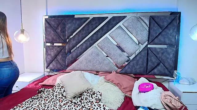 Check-out our cam rooms range and converse on a personal level with our delicious livecams streamers, showing off their spicy curves and toys.