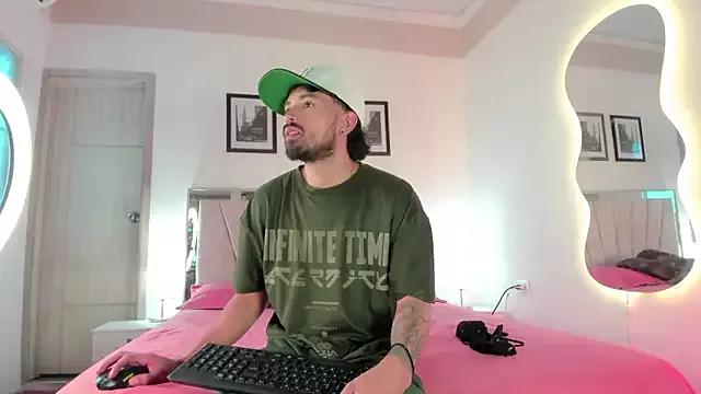 _JustXFriends_ from StripChat is Freechat