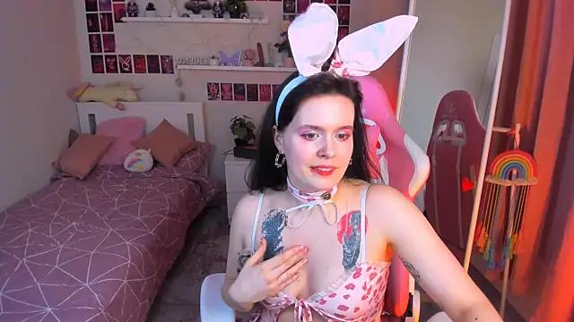 Check-out our cam rooms range and converse on a personal level with our delicious livecams streamers, showing off their spicy curves and toys.