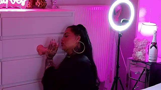Check-out our cam rooms range and converse on a personal level with our delicious livecams streamers, showing off their spicy curves and toys.