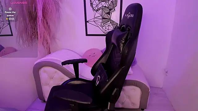 Check-out our cam rooms range and converse on a personal level with our delicious livecams streamers, showing off their spicy curves and toys.