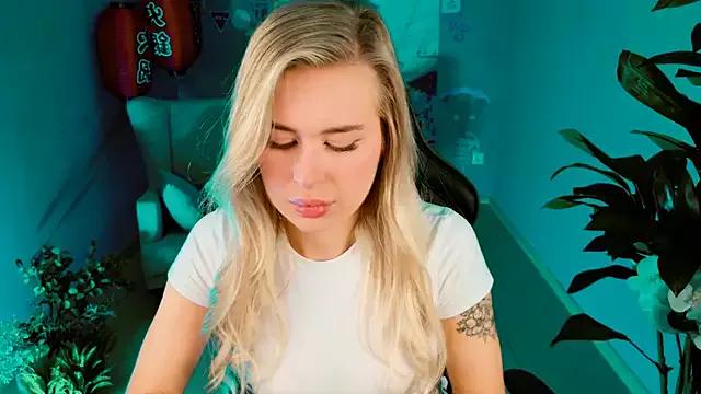 AdelLoys from StripChat is Freechat