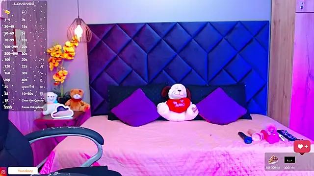 Aisha_violet from StripChat is Freechat