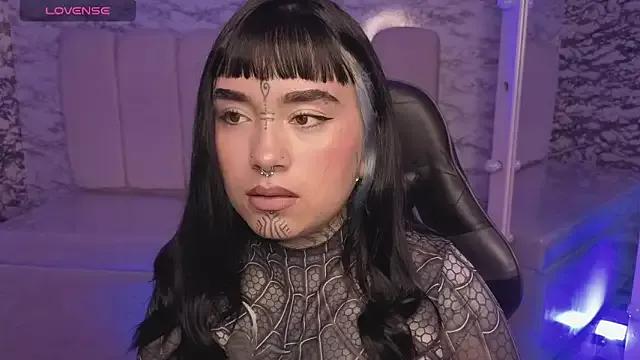 alana18_v from StripChat is Freechat