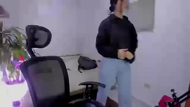 alana_collinss from StripChat is Freechat