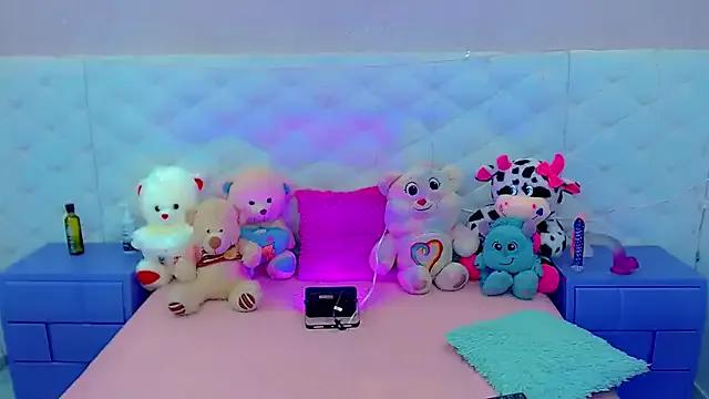Check-out our cam rooms range and converse on a personal level with our delicious livecams streamers, showing off their spicy curves and toys.