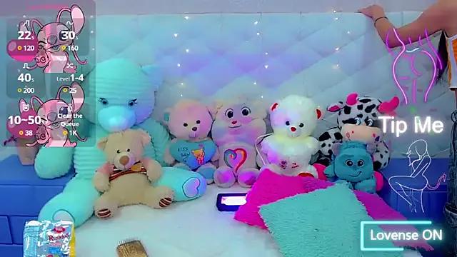 Check-out our cam rooms range and converse on a personal level with our delicious livecams streamers, showing off their spicy curves and toys.