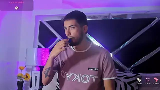 AlekRuizx from StripChat is Freechat