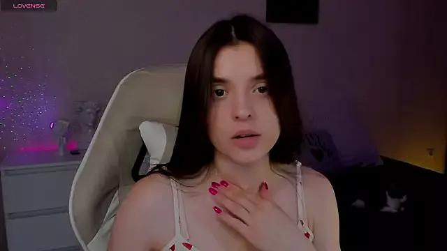 AlexandraMarlow from StripChat is Freechat