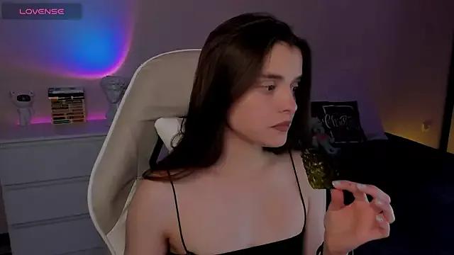 AlexandraMarlow from StripChat is Freechat