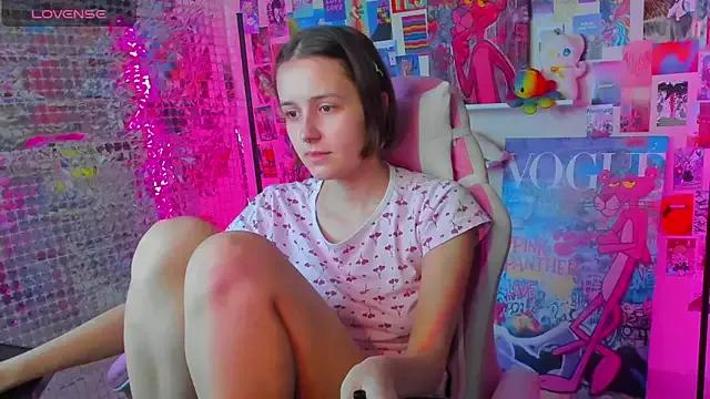 Check-out our cam rooms range and converse on a personal level with our delicious livecams streamers, showing off their spicy curves and toys.