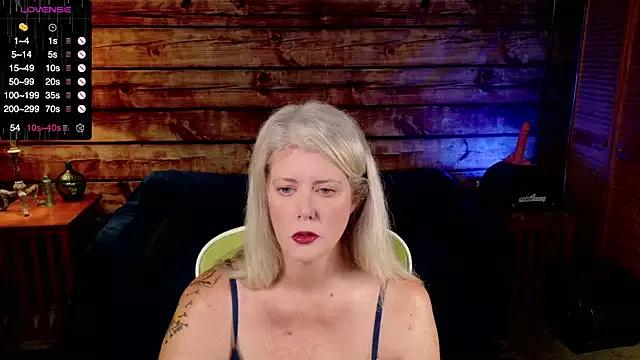 AliceHarlot from StripChat is Freechat
