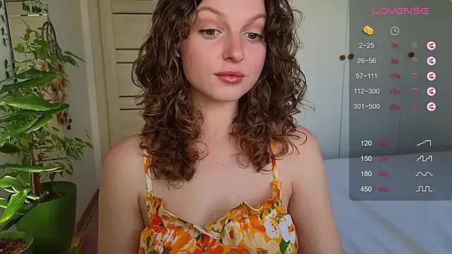 AliceKingsleigh from StripChat is Freechat