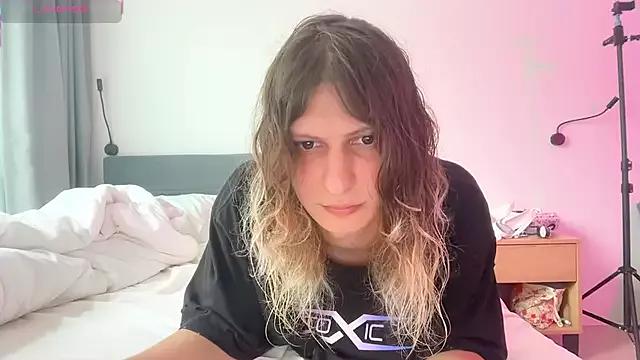 Check-out our cam rooms range and converse on a personal level with our delicious livecams streamers, showing off their spicy curves and toys.