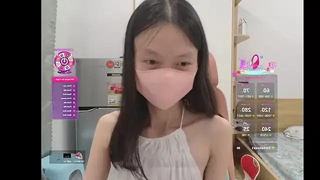 AlinaBaby_T from StripChat is Freechat