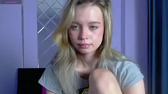 AlisaGoldie from StripChat is Freechat
