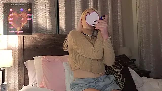 Check-out our cam rooms range and converse on a personal level with our delicious livecams streamers, showing off their spicy curves and toys.