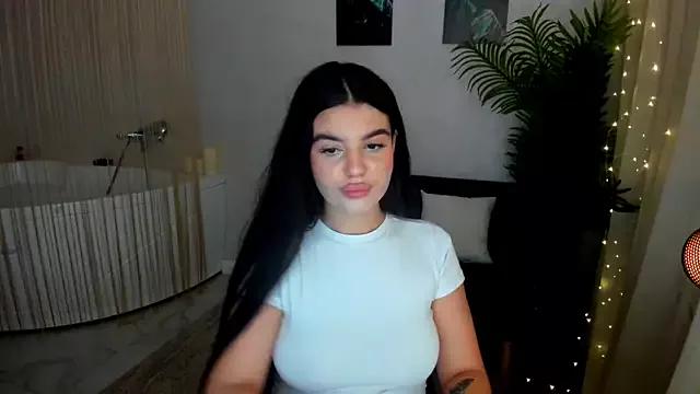 AlluringAriel from StripChat is Freechat