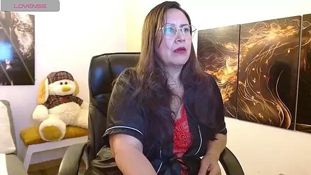 amalia_brunette from StripChat is Freechat